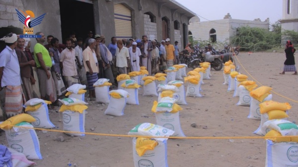 الحديدة توزيع 400 سلة غذائية للأسر الفقيرة بالدريهمي بمناسبة المولد النبوي الحديدة توزيع 400 سلة غذائية للأسر الفقيرة بالدريهمي بمناسبة المولد النبوي