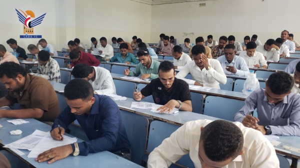 663من خريجي التخصصات الطبية بالحديدة يؤدون امتحان الكفاءة الثاني لمزاولة المهنة