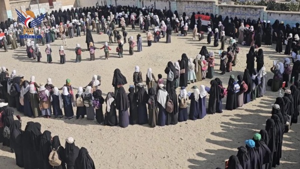 وقفات طلابية في مدارس جبل الشرق وعتمه بذمار مباركة لانتصارات القوات المسلحة