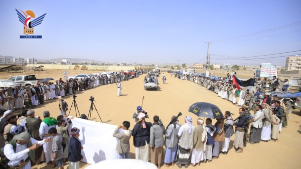وقفات قبلية مسلحة بمديرية صعدة إعلانا للنفير العام لإنهاء العدوان والحصار وقفات قبلية مسلحة بمديرية صعدة إعلانا للنفير العام لإنهاء العدوان والحصار