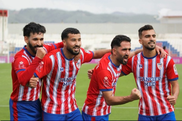 المغرب التطواني يضع الرجل الأولى في البطولة الإحترافية