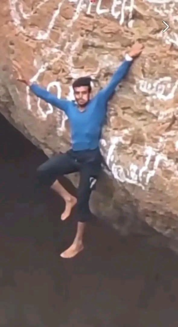الضالع حرضة دمت تبتلع جثة القعقاع وجهود الإنقاذ تفشل في انتشالها الضالع حرضة دمت تبتلع جثة القعقاع وجهود الإنقاذ تفشل في انتشالها