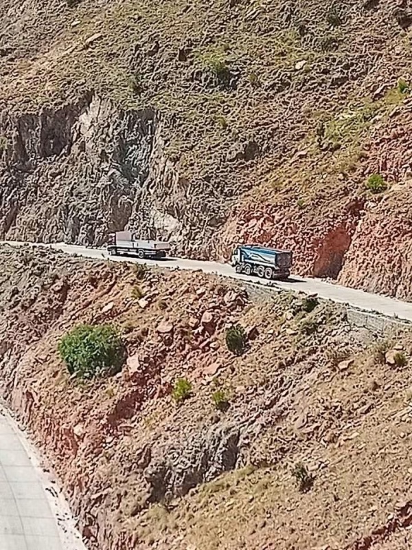 فتح طريق الضباب يخفف من حدة الأزمة التموينية في مدينة تعز فتح طريق الضباب يخفف من حدة الأزمة التموينية في مدينة تعز
