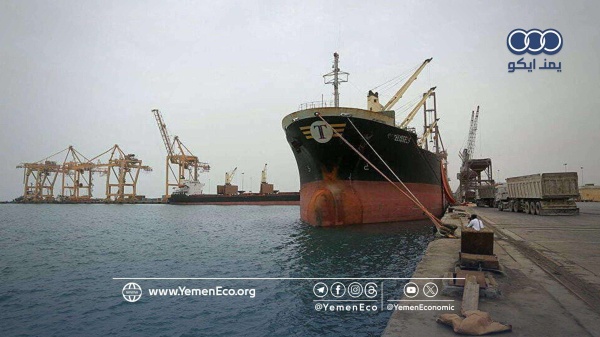 الكشف عن قيود تعيق تدفق واردات موانئ الحديدة تزامنا مع دعوات كسر الحصار السعودي