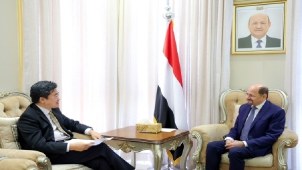 اليمن الزنداني يتسلم رسالة خطية من الرئيس الصيني بمناسبة 70 عاما من العلاقات الثنائية اليمن الزنداني يتسلم رسالة خطية من الرئيس الصيني بمناسبة 70 عاما من العلاقات الثنائية