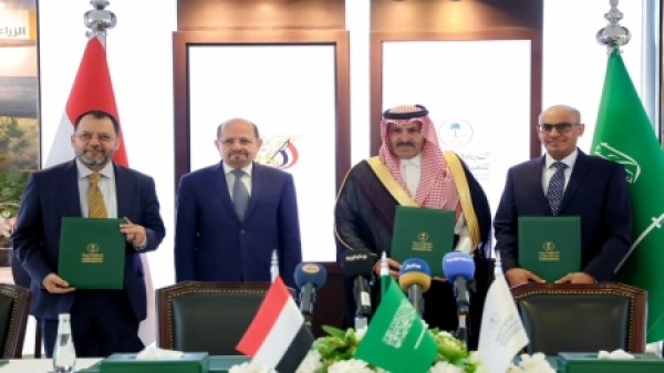 الرياض اتفاقية بدعم سعودي بقيمة 150 مليون دولار لتأمين وقود محطات الكهرباء في اليمن الرياض اتفاقية بدعم سعودي بقيمة 150 مليون دولار لتأمين وقود محطات الكهرباء في اليمن