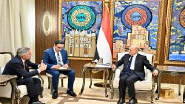 اليمن العليمي يربط السلام المستدام بنزع سلاح الحوثيين ويؤكد أن أمن البحر الأحمر يبدأ من البر اليمن العليمي يربط السلام المستدام بنزع سلاح الحوثيين ويؤكد أن أمن البحر الأحمر يبدأ من البر