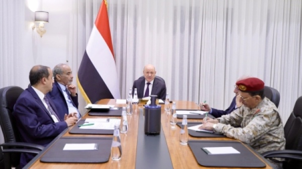 اليمن مجلس القيادة يلوح بإجراءات سياسية وأمنية ضد تداعيات الرحلة الإيرانية إلى صنعاء اليمن مجلس القيادة يلوح بإجراءات سياسية وأمنية ضد تداعيات الرحلة الإيرانية إلى صنعاء