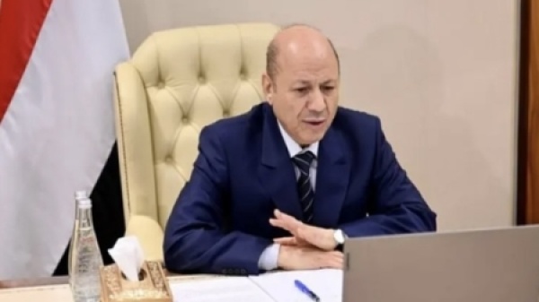 اليمن الرئيس العليمي يتوعد برد حازم على هجوم الحوثيين الذي استهدف مواقع عسكرية في مأرب وحضرموت اليمن الرئيس العليمي يتوعد برد حازم على هجوم الحوثيين الذي استهدف مواقع عسكرية في مأرب وحضرموت