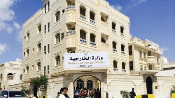 اليمن الحكومة تدين هجمات حوثية على نجران السعودية وتشدد على دعم الشرعية لإنهاء التهديد اليمن الحكومة تدين هجمات حوثية على نجران السعودية وتشدد على دعم الشرعية لإنهاء التهديد
