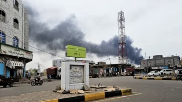 اليمن الجيش يتصدى لهجمات حوثية جديدة على المخا اليمن الجيش يتصدى لهجمات حوثية جديدة على المخا