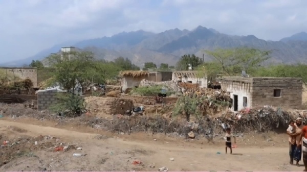 اليمن جماعة الحوثي تقصف أربع قرى سكنية بحيس بأكثر من 20 قذيفة اليمن جماعة الحوثي تقصف أربع قرى سكنية بحيس بأكثر من 20 قذيفة