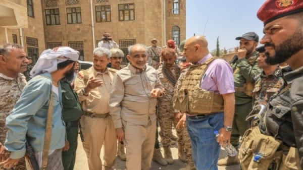 اليمن الصبيحي يتفقد جبهات تعز ويشدد على رفع الجاهزية لمواجهة التصعيد الحوثي