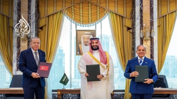 إسلام أباد تحذير باكستاني لإيران لكبح الحوثيين بعد مهاجمة السعودية إسلام أباد تحذير باكستاني لإيران لكبح الحوثيين بعد مهاجمة السعودية