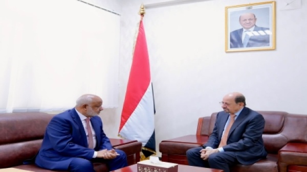 اليمن الزنداني يستقبل محافظ الحديدة ويؤكد أن استعادة الدولة هدف وطني ثابت اليمن الزنداني يستقبل محافظ الحديدة ويؤكد أن استعادة الدولة هدف وطني ثابت