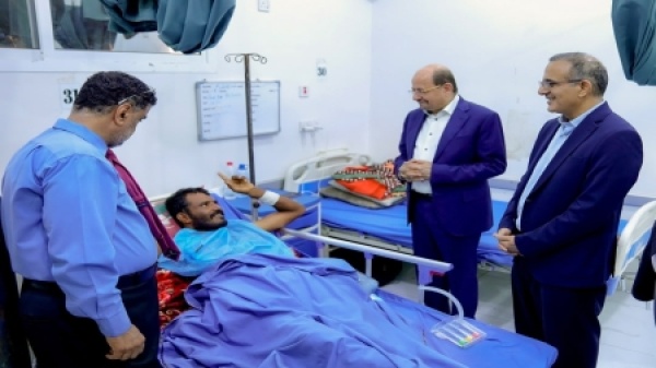 اليمن الزنداني يتفقد الجرحى في عدن ويوجه برفع جاهزية المستشفيات العسكرية اليمن الزنداني يتفقد الجرحى في عدن ويوجه برفع جاهزية المستشفيات العسكرية