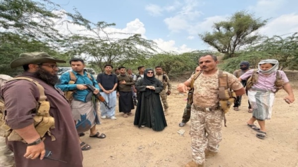 اليمن وزيرة الشؤون القانونية اليمنية تتفقد جبهتي الكدحة وبني بكاري في تعز