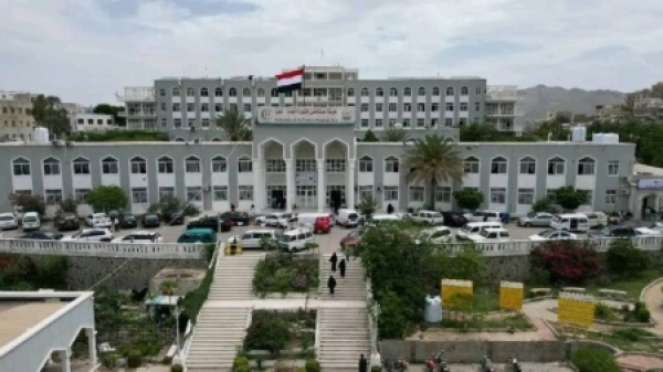اليمن الصحة تحذر من انهيار الخدمات الطبية في تعز مع تصاعد هجمات الحوثيين