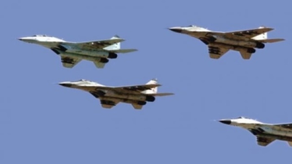 اليمن الطيران الحربي يشن أعنف غاراته الجوية منذ بدء التصعيد على مواقع الحوثيين في تعز اليمن الطيران الحربي يشن أعنف غاراته الجوية منذ بدء التصعيد على مواقع الحوثيين في تعز