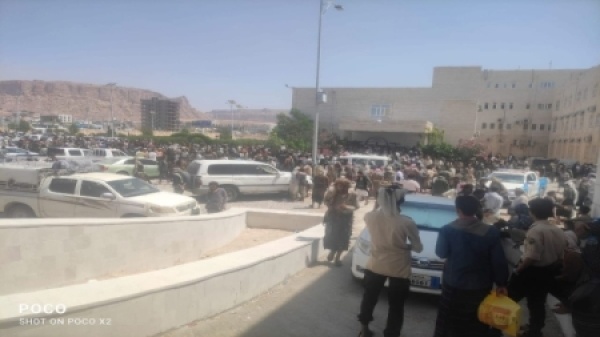 اليمن العليمي يوجه برعاية أسر قتلى هجوم حوثي في شبوة والرد على منفذيه