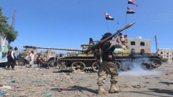 اليمن استمرار المعارك العنيفة في جبهات تعز وقصف جوي ومدفعي يستهدف تحركات الحوثيين اليمن استمرار المعارك العنيفة في جبهات تعز وقصف جوي ومدفعي يستهدف تحركات الحوثيين