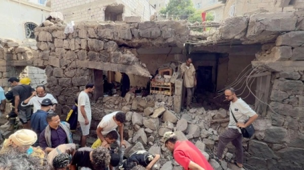 اليمن تقرير يوثق 21 انتهاكا حوثيا في تعز خلال 24 ساعة اليمن تقرير يوثق 21 انتهاكا حوثيا في تعز خلال 24 ساعة