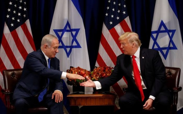 ترامب يستبق زيارة نتنياهو بتلويح بحرب شاملة على إيران والاحتلال يضع فلسطين كمكافأة ترامب يستبق زيارة نتنياهو بتلويح بحرب شاملة على إيران والاحتلال يضع فلسطين كمكافأة