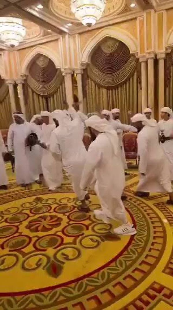 الإمارات ترد على وساطة سعودية في اليمن باحتفال بالهزيمة الإمارات ترد على وساطة سعودية في اليمن باحتفال بالهزيمة