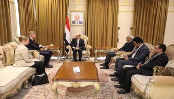 أزمة تعصف بحكومة عدن عقب تعيين حوثيين بالخارجية أزمة تعصف بحكومة عدن عقب تعيين حوثيين بالخارجية