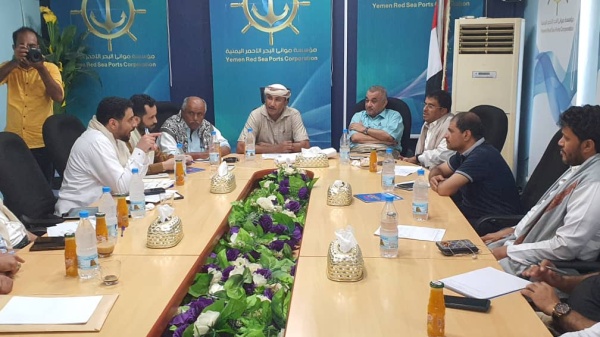 اجتماع برئاسة عطيفي يناقش أوضاع المنطقة الاقتصادية في الحديدة اجتماع برئاسة عطيفي يناقش أوضاع المنطقة الاقتصادية في الحديدة