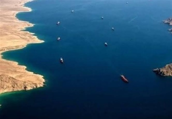 إيران تعلن أنها لن تفرض رسوما على السفن التجارية في مضيق هرمز خلال 60 يوما إيران تعلن أنها لن تفرض رسوما على السفن التجارية في مضيق هرمز خلال 60 يوما