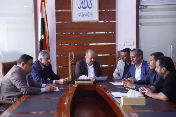 نائب وزير الاقتصاد يلتقي التجار والقطاع الخاص خلال اليوم المفتوح نائب وزير الاقتصاد يلتقي التجار والقطاع الخاص خلال اليوم المفتوح