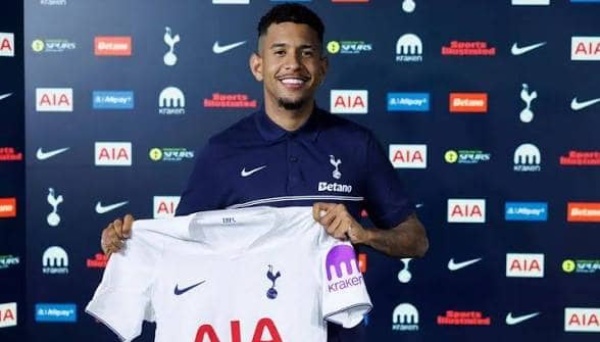 توتنهام يعلن التعاقد مع البرازيلي سافينيو