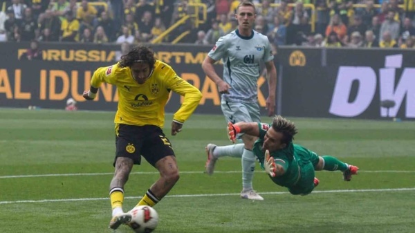 فرايبورغ ودورتموند يواصلان الانتصارات ويعتليان صدارة الدوري الألماني فرايبورغ ودورتموند يواصلان الانتصارات ويعتليان صدارة الدوري الألماني