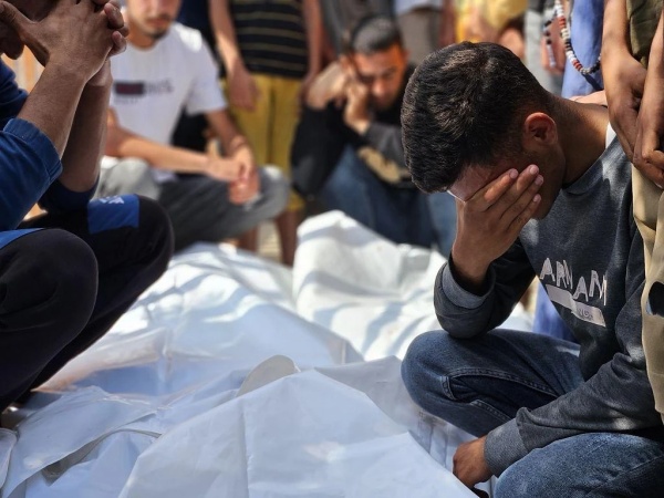 استشهاد فلسطينيين وإصابة آخرين في قصف للعدو الإسرائيلي على غزة استشهاد فلسطينيين وإصابة آخرين في قصف للعدو الإسرائيلي على غزة