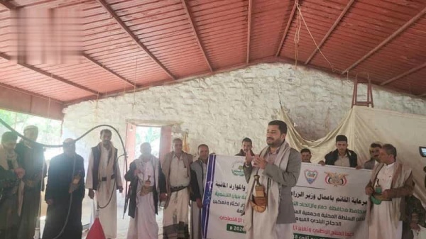 تدشين مشروع إكثار الدجاج البلدي الفيومي في ذمار