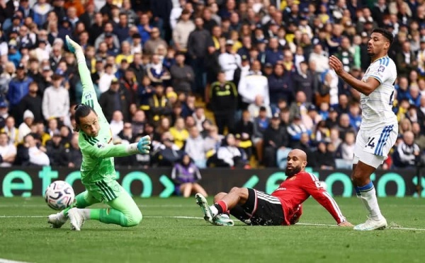 برايتون يكتسح بالاس ويونايتد يتعادل مع ليدز في الدوري الإنجليزي
