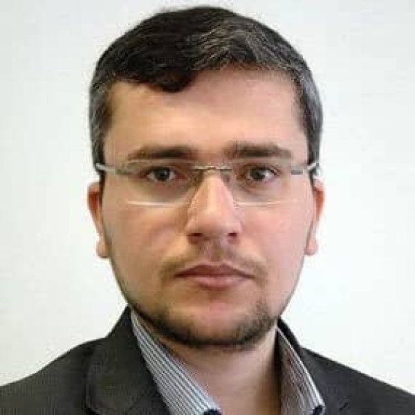 رضائي لا تجرؤ أي قطعة بحرية أمريكية اجتياز مضيق هرمز