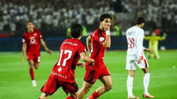 الأهلي يهزم الزمالك ويتصدر الدوري المصري مؤقت ا الأهلي يهزم الزمالك ويتصدر الدوري المصري مؤقت ا