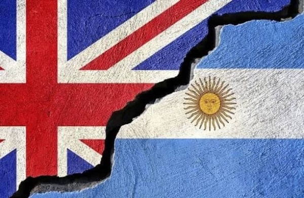 الأرجنتين تلجأ للمحكمة الدولية لوقف التنقيب البريطاني عن النفط قرب فوكلاند الأرجنتين تلجأ للمحكمة الدولية لوقف التنقيب البريطاني عن النفط قرب فوكلاند