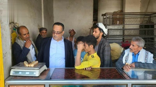 تدشين حملة رقابية لضبط أسعار وأوزان رغيف الخبز في تعز تدشين حملة رقابية لضبط أسعار وأوزان رغيف الخبز في تعز