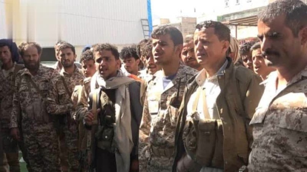 منتسبو محور مريس العسكري يزورون معرض صور الشهداء في الضالع
