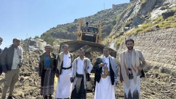 تدشين أعمال مسح وتوسعة وتحسين الطرق الرئيسية في الصلو بتعز تدشين أعمال مسح وتوسعة وتحسين الطرق الرئيسية في الصلو بتعز