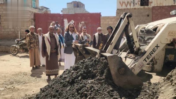 عباد يتفقد مشروع تأهيل وترميم شارع 16 في آزال عباد يتفقد مشروع تأهيل وترميم شارع 16 في آزال
