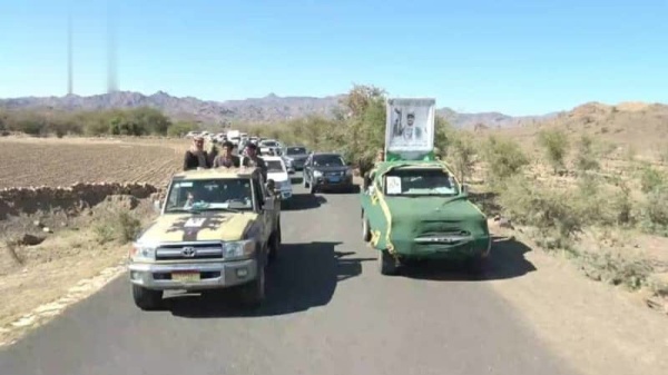 تشييع جثماني الشهيدين علي السلامي وسليم الشظبي في محافظة صنعاء تشييع جثماني الشهيدين علي السلامي وسليم الشظبي في محافظة صنعاء