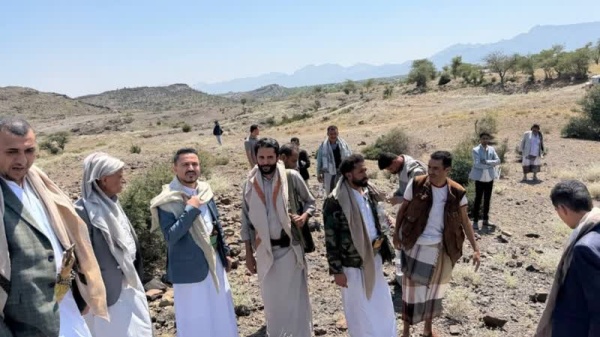 فريق هندسي يطلع على موقع إنشاء محكمة خدير الابتدائية في تعز فريق هندسي يطلع على موقع إنشاء محكمة خدير الابتدائية في تعز