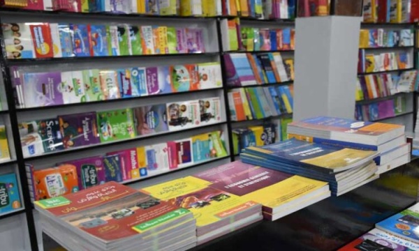 الكتبيون يعلقون الحوار مع الوزارة بسبب اختلالات التزويد والربح الكتبيون يعلقون الحوار مع الوزارة بسبب اختلالات التزويد والربح