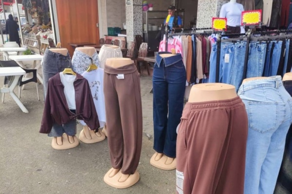 احتلال الملك العمومي يزحف بتيط مليل احتلال الملك العمومي يزحف بتيط مليل