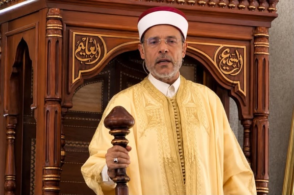 صفاقس قرار رئاسي يلغي اعفاء الشيخ فتحي الرباعي من الإمامة و الخطابة فيديو