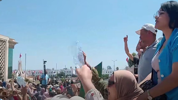 تونس الدكاترة المعطلون عن العمل بصوت واحد حقي نخدم حقي نعيش يزي يزي من التهميش 2 فيديو تونس الدكاترة المعطلون عن العمل بصوت واحد حقي نخدم حقي نعيش يزي يزي من التهميش 2 فيديو